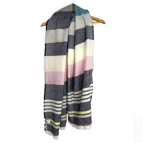 Gap Multi striped blanket scarf. Soft Pink Grey white & green. Fringed ends - Picture 7 of 11